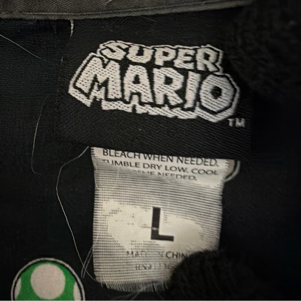 2018 Nintendo Super Mario Bros Black Button Up Shirt L Mushrooms Stars Shells - Picture 9 of 10